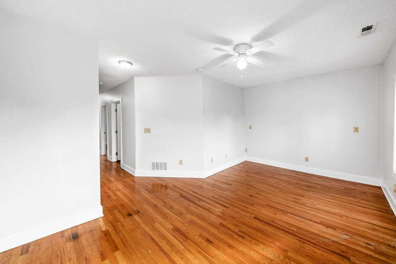 1378 1/2 Indianola Ave - Photo 7 of 22