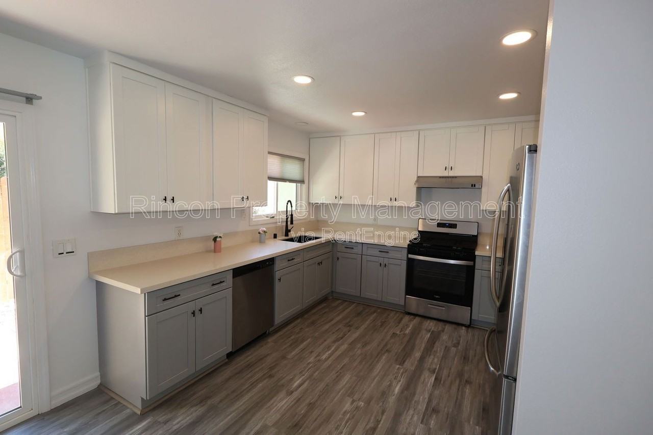 102 Hoover Ave - Photo 5 of 14