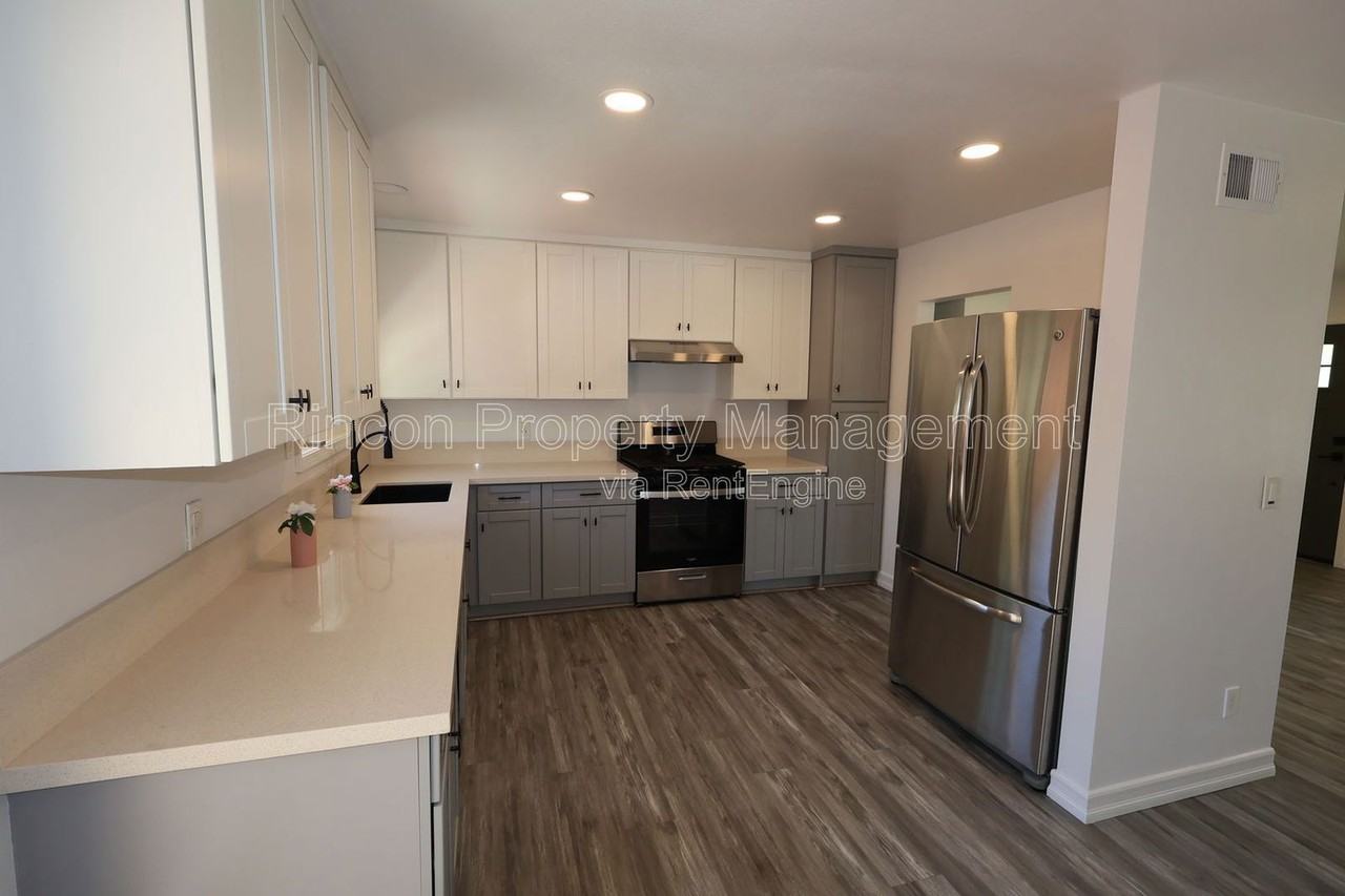 102 Hoover Ave - Photo 6 of 14