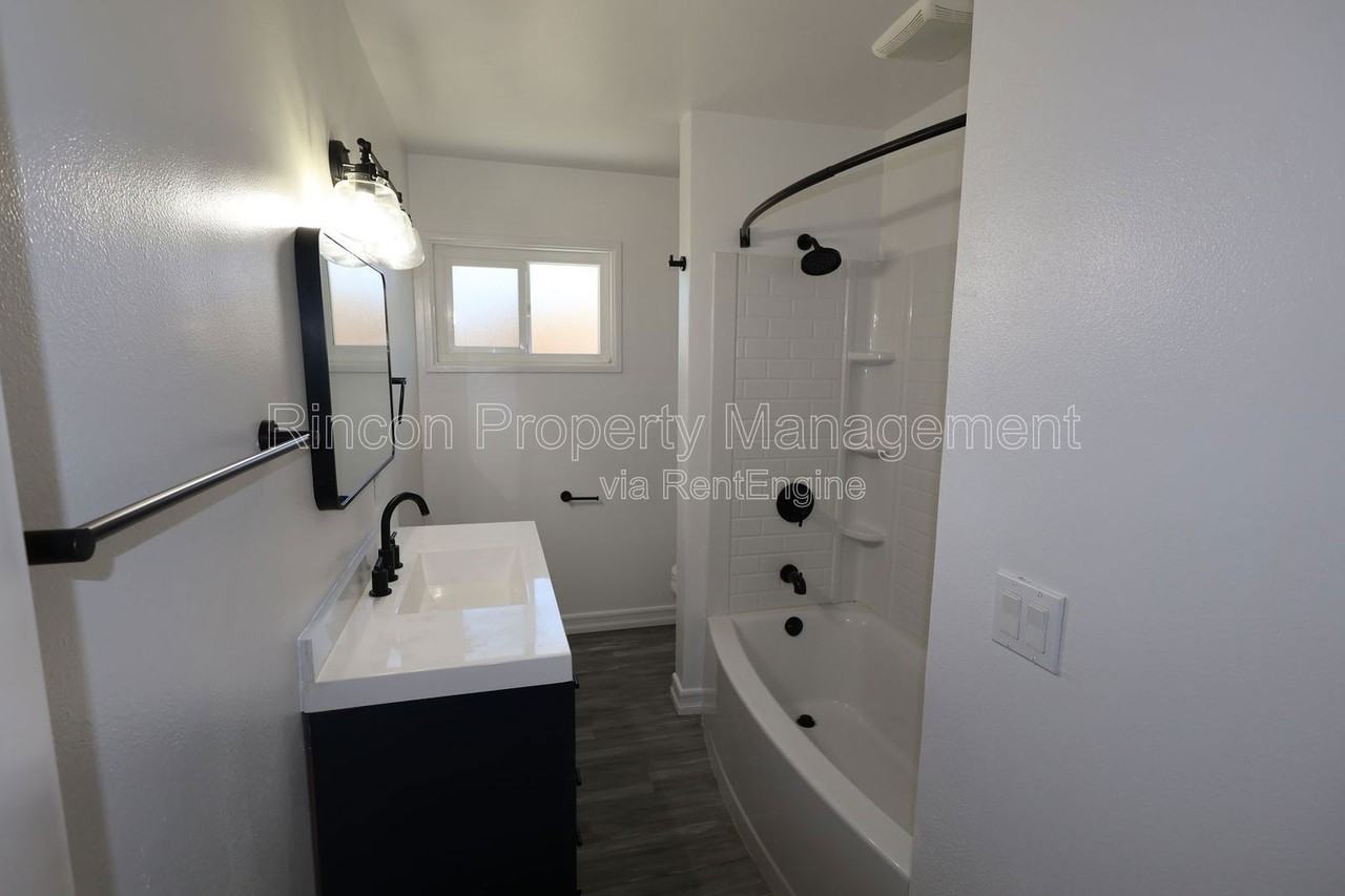 102 Hoover Ave - Photo 7 of 14