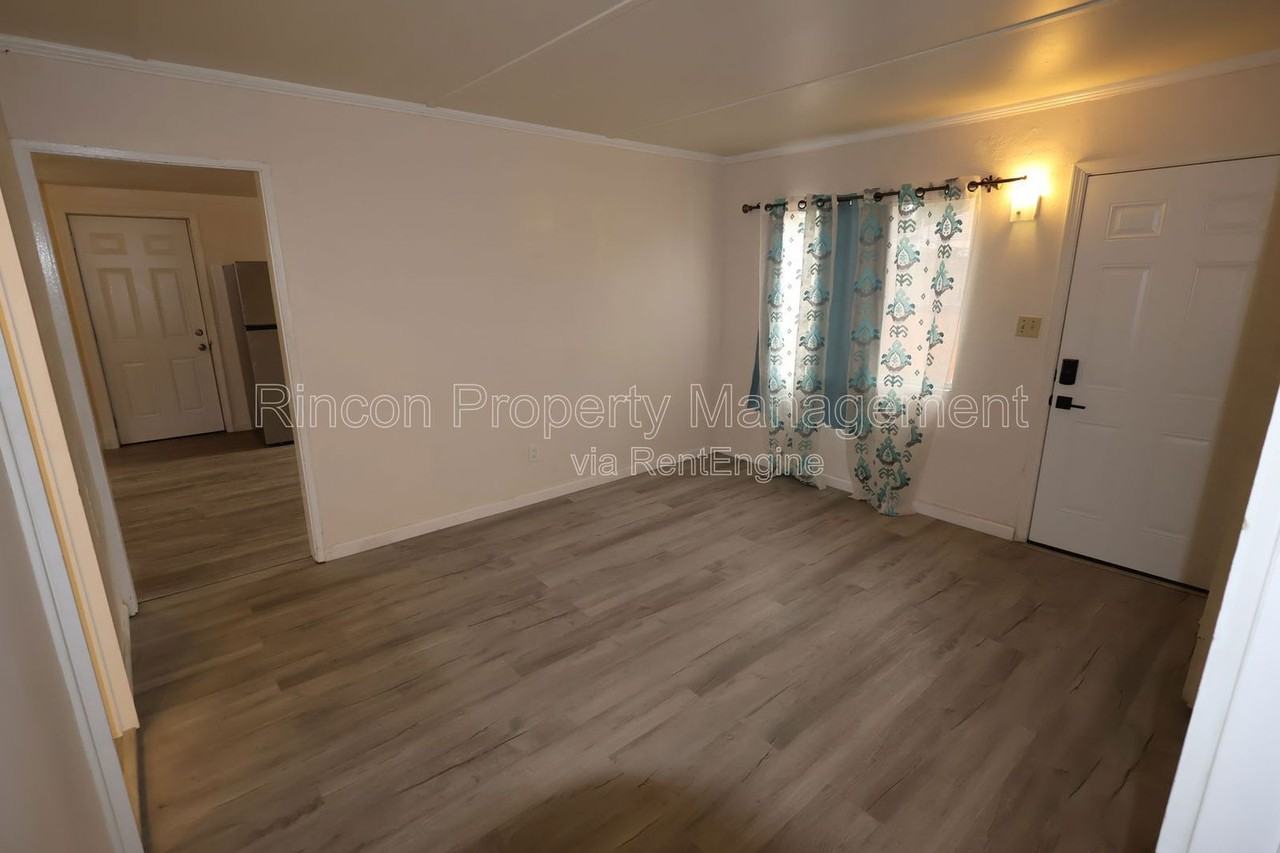 329 E Scott St - Photo 4 of 15