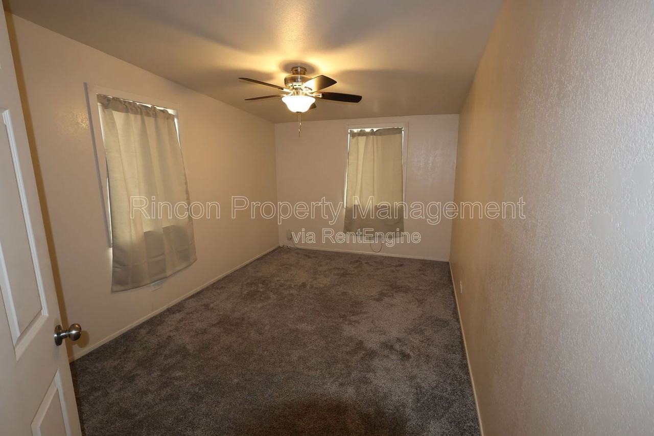 329 E Scott St - Photo 6 of 15