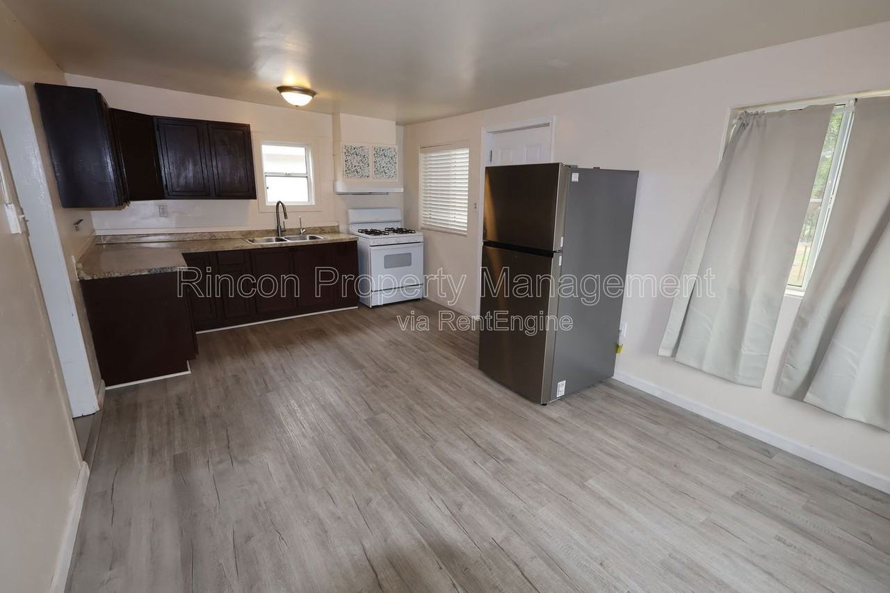 329 E Scott St - Photo 2 of 15