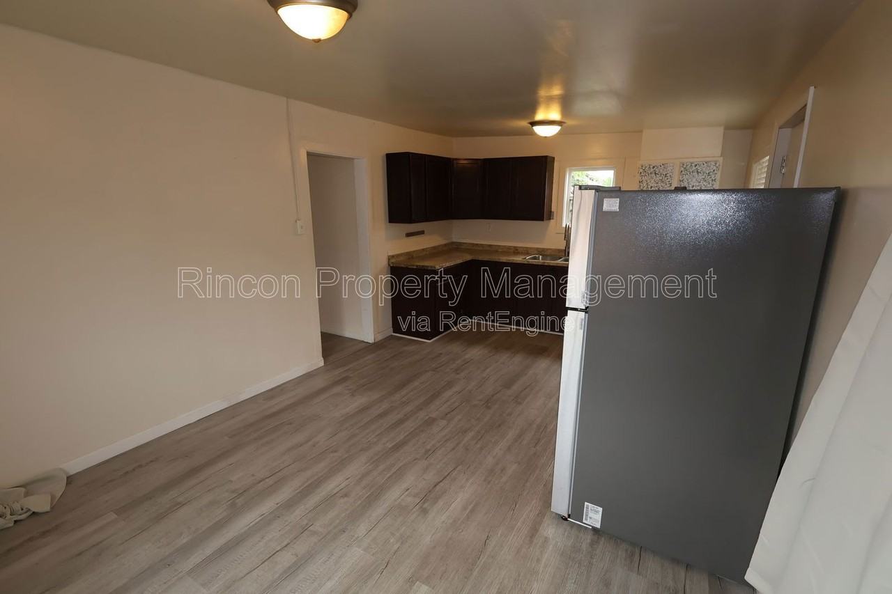 329 E Scott St - Photo 3 of 15