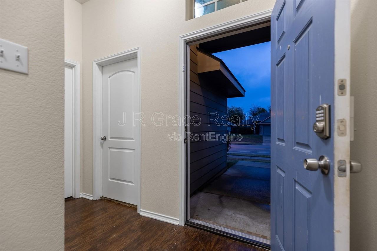 4204 S Fork Ranch Rd - Photo 4 of 17