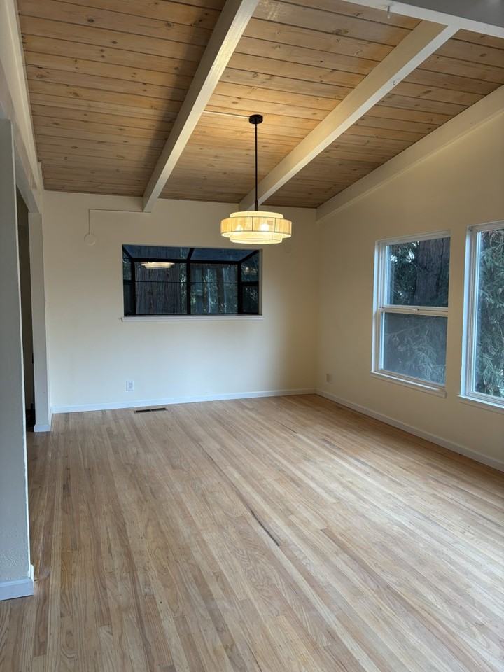 326 Jesse St - Photo 3 of 10