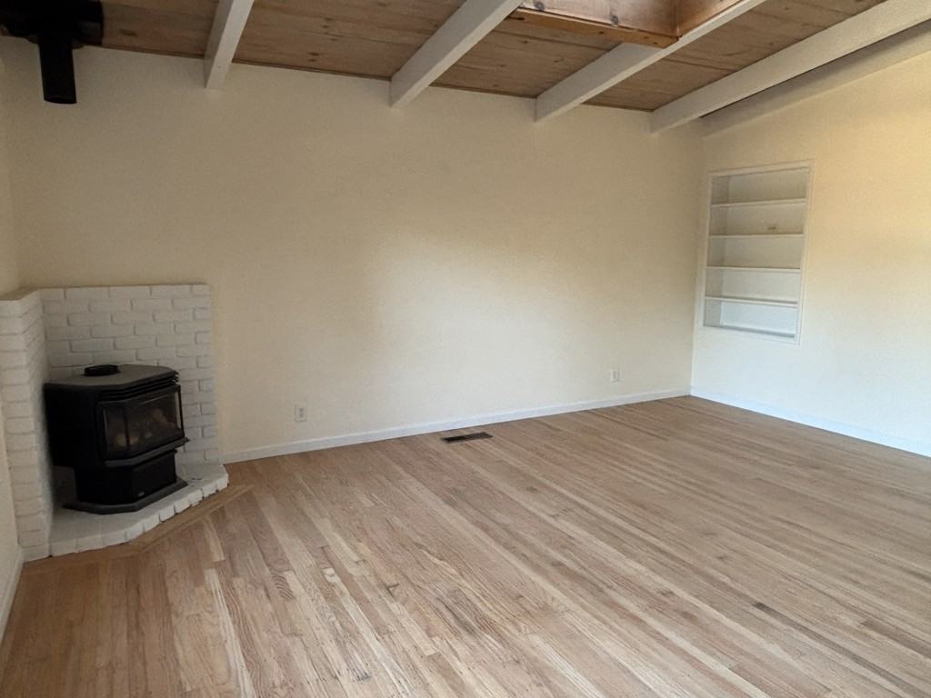 326 Jesse St - Photo 4 of 10