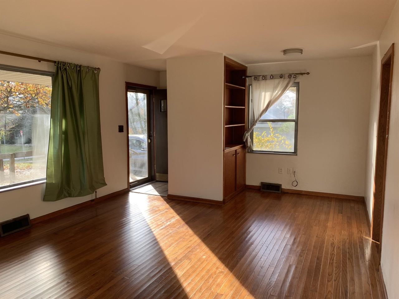 411 N Hillsdale Dr #14749686 - Photo 3 of 25