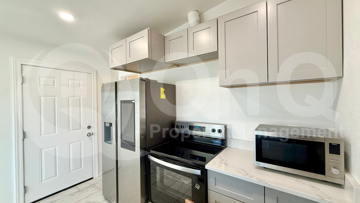 741 E Erie St #1 - Photo 3 of 16