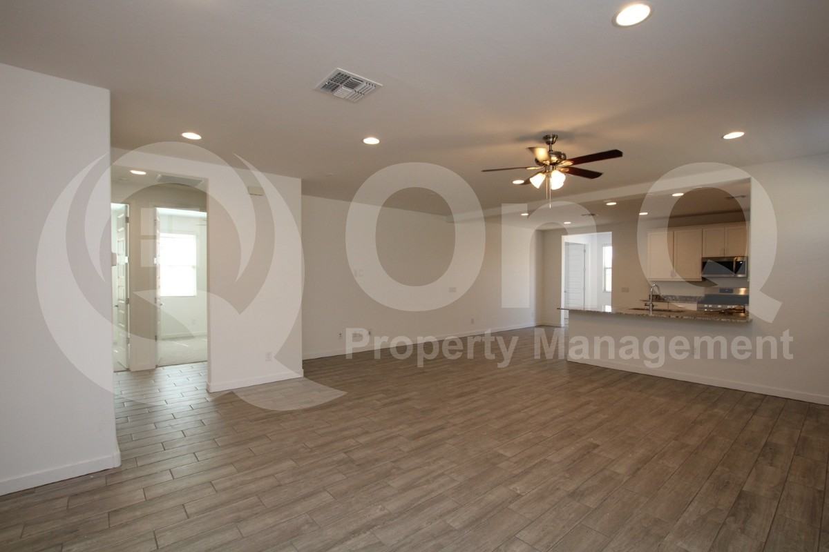 2630 W Hidalgo Ave - Photo 4 of 15