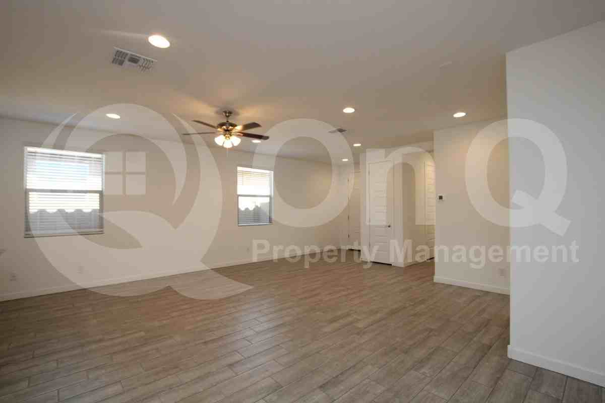 2630 W Hidalgo Ave - Photo 5 of 15