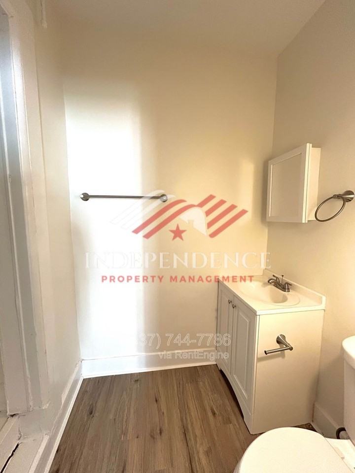 807 W Ash St - Photo 6 of 14