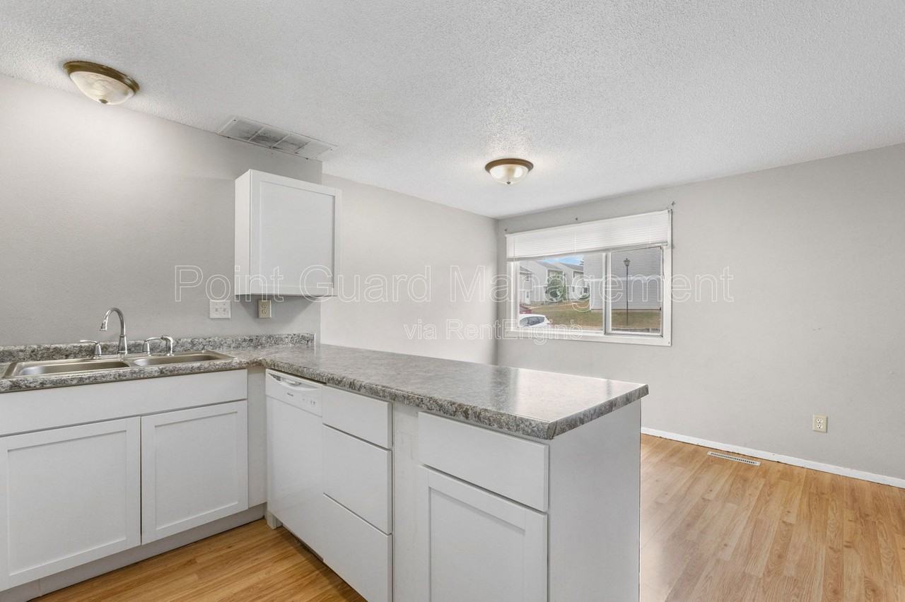 2028 S Cleveland Ave - Photo 7 of 28