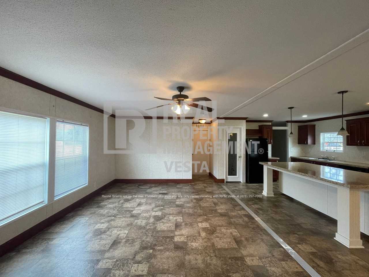 1556 Flanagan Dr - Photo 3 of 18