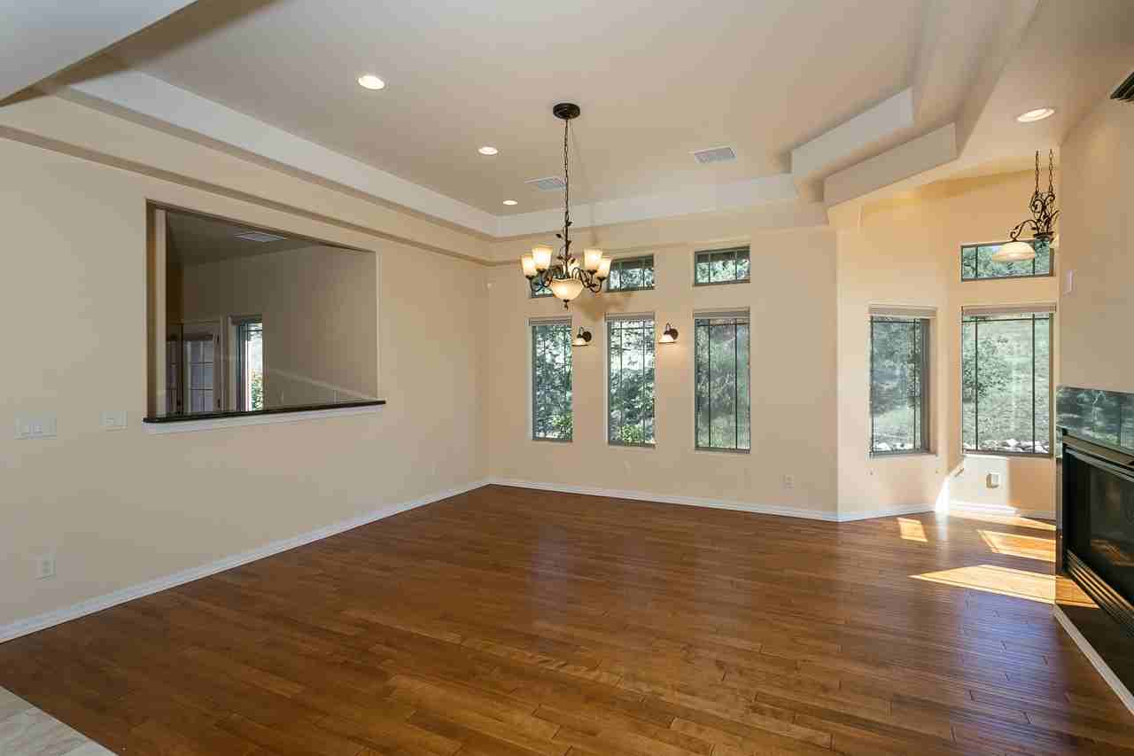 13 N Woodridge Cir - Photo 2 of 18