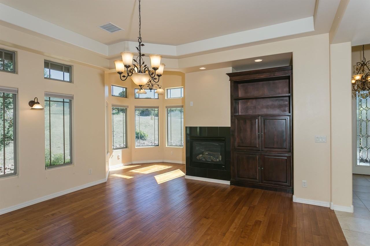 13 N Woodridge Cir - Photo 3 of 18