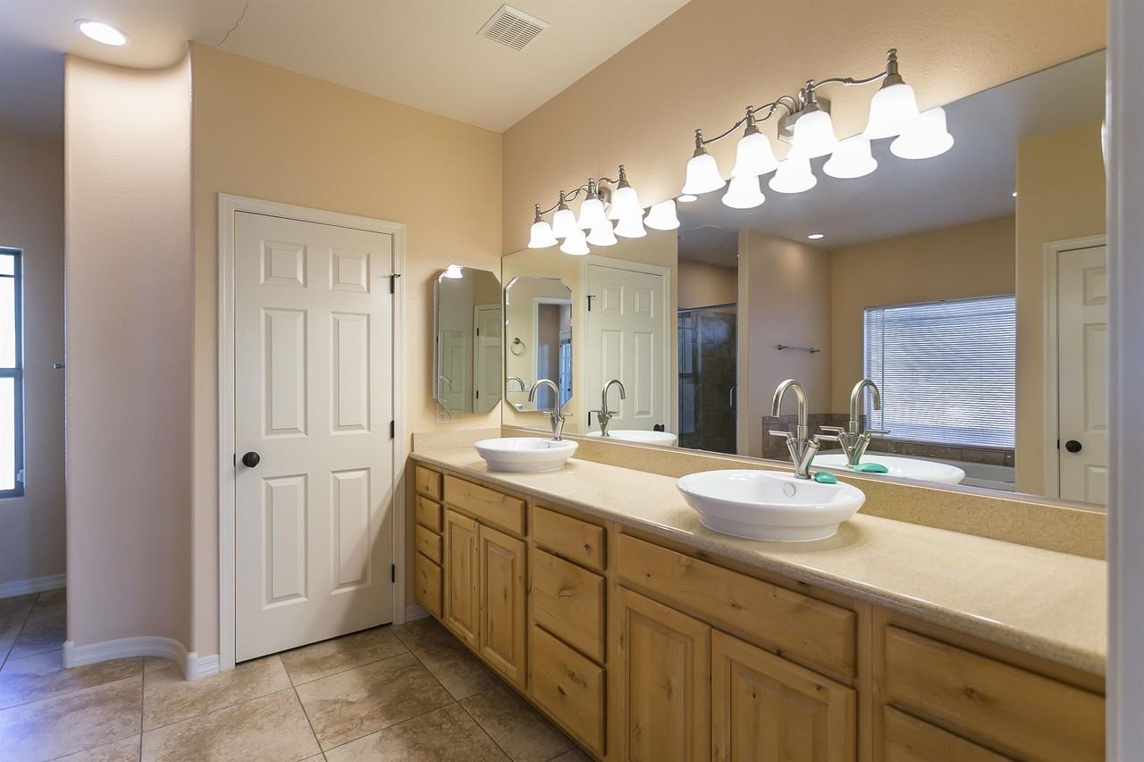 13 N Woodridge Cir - Photo 5 of 18