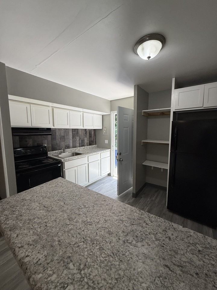 401 Smith St Apt A2 - Photo 5 of 11