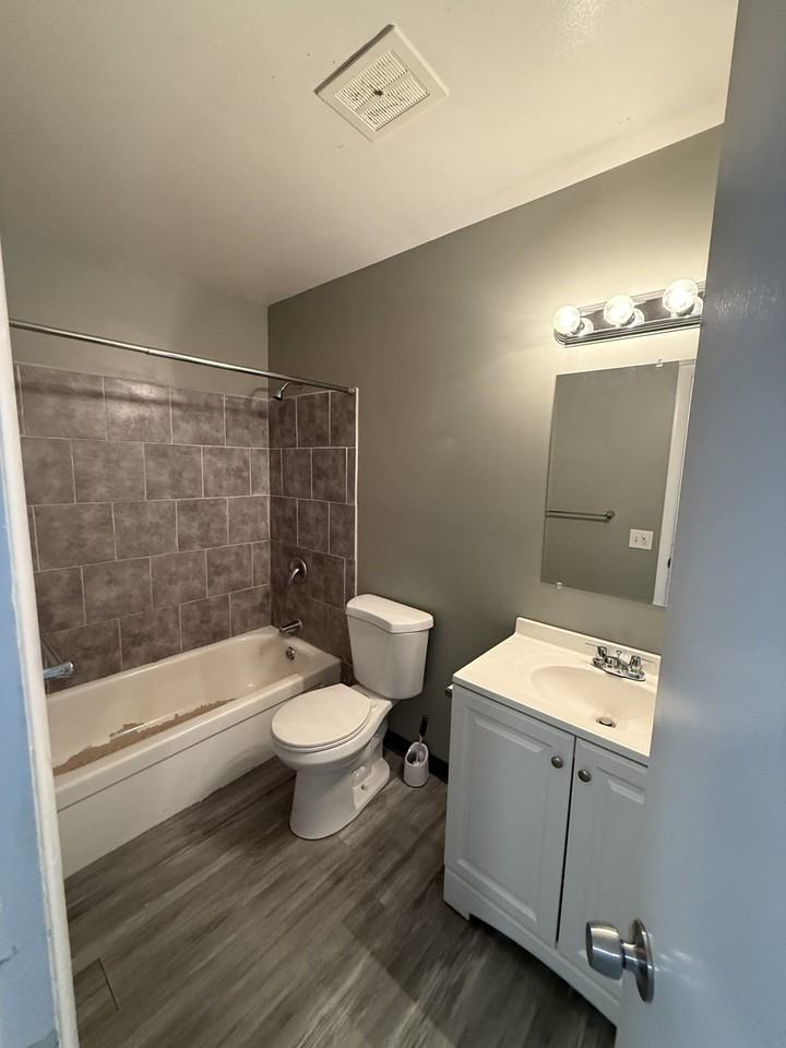 401 Smith St Apt A2 - Photo 6 of 11