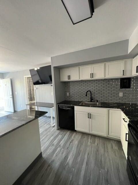 401 Smith St Apt A3 - Photo 2 of 20