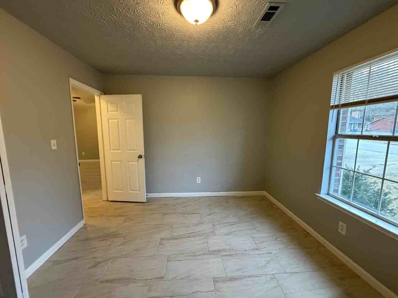 2580 Teakwood Ln #A - Photo 4 of 32