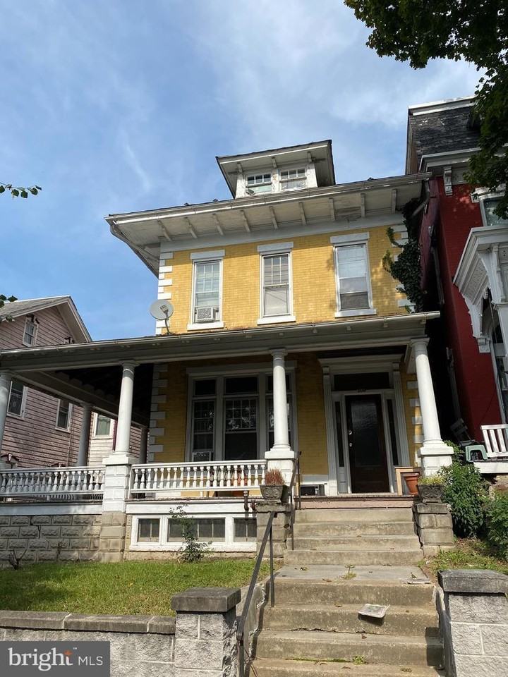 208 E Main St #2 - Photo 7 of 11