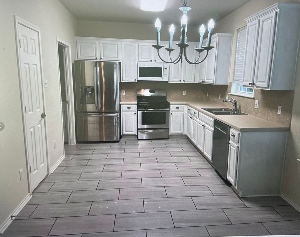 1341 Beechwood Dr - Photo 2 of 11