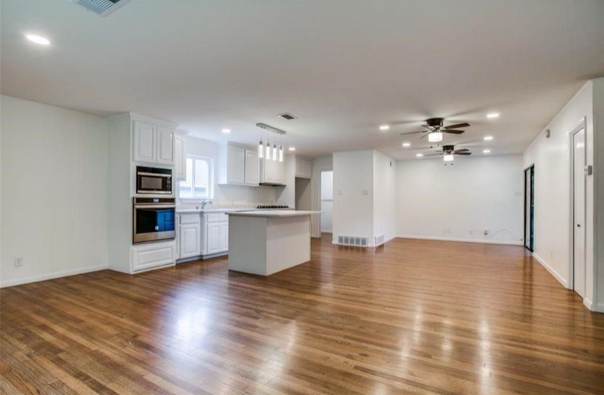 2429 Monaco Ln - Photo 3 of 9