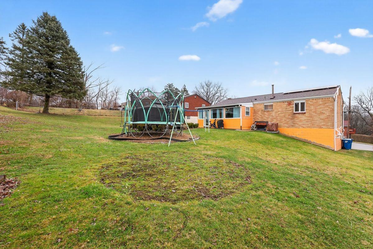 213 Tilford Rd - Photo 2 of 21