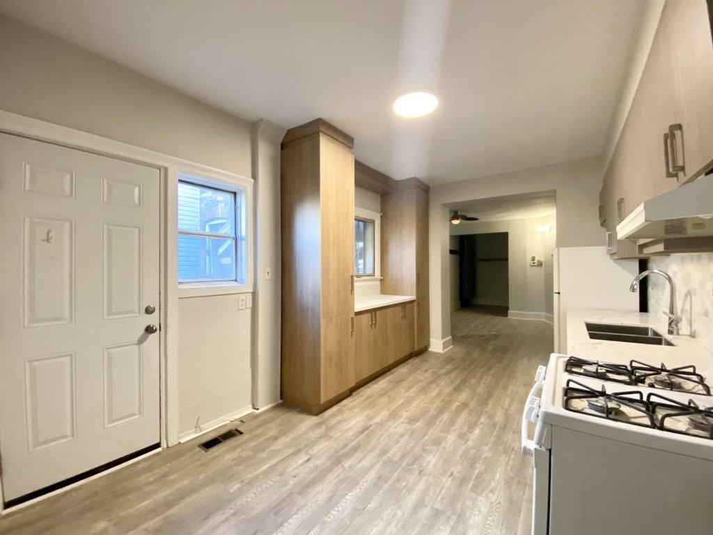 1078 College St #MAIN - Photo 3 of 27