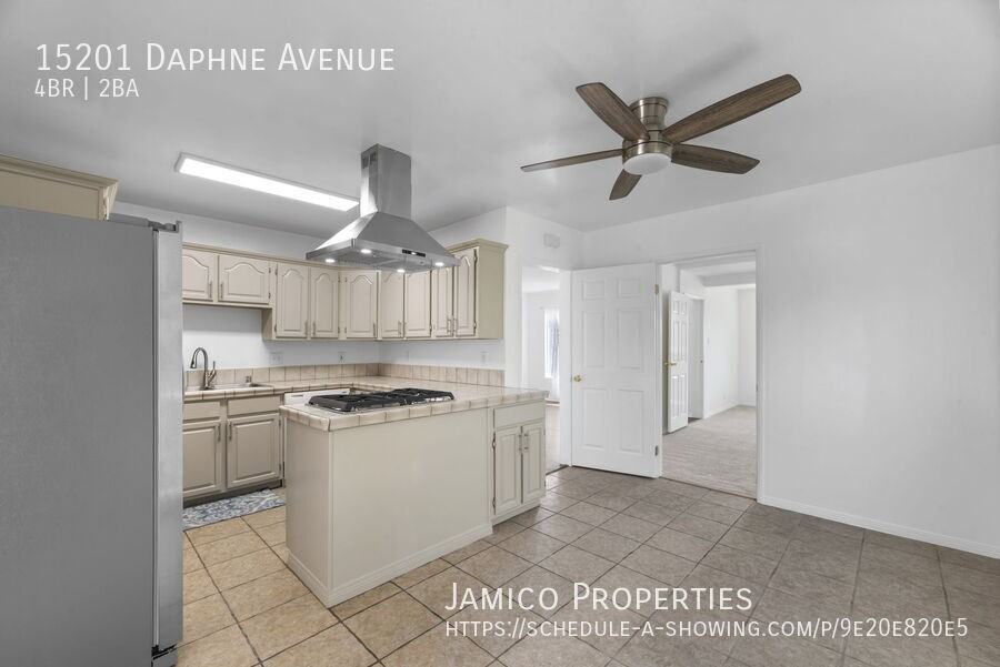 15201 Daphne Ave - Photo 4 of 15