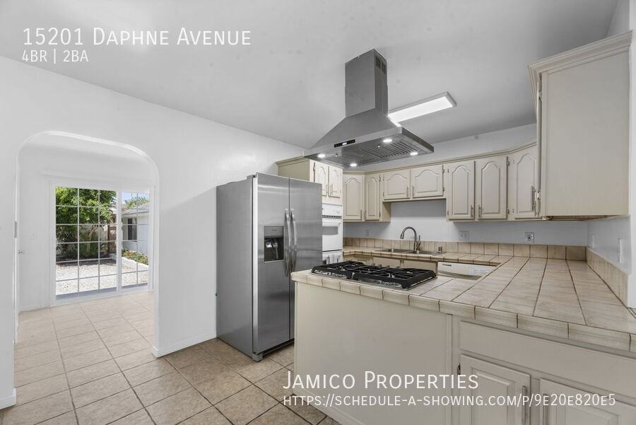 15201 Daphne Ave - Photo 5 of 15