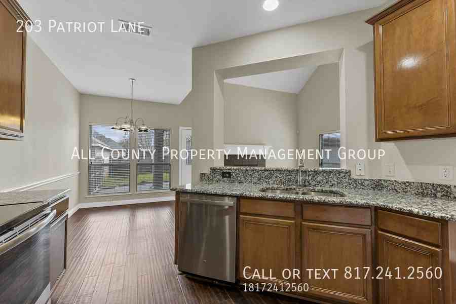 203 Patriot Ln - Photo 5 of 17