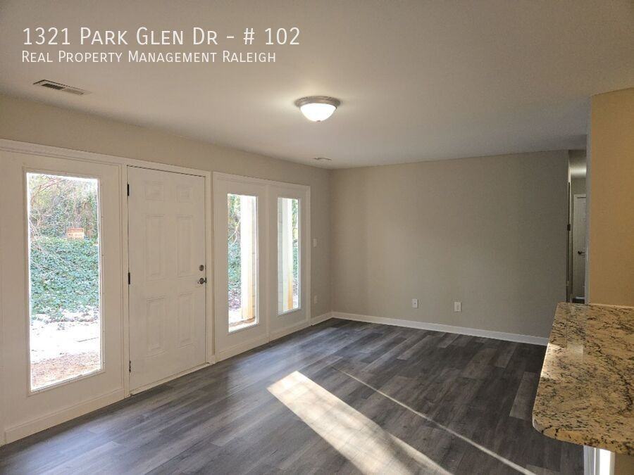 1321 Park Glen Dr #102 - Photo 2 of 10