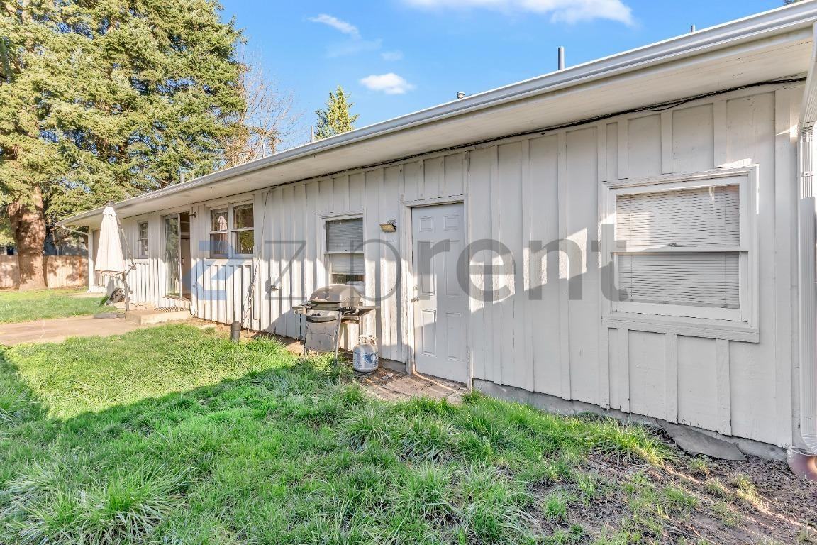 9720 Sw Frewing St - Photo 4 of 20