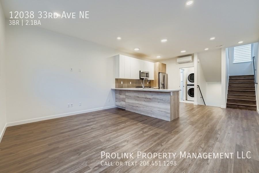 12038 33rd Ave Ne - Photo 5 of 19