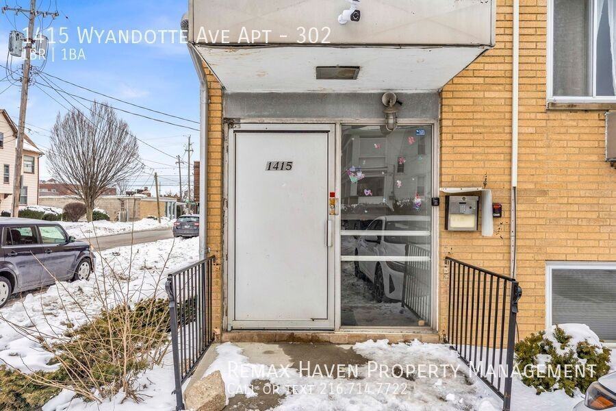 1415 Wyandotte Ave #302 - Photo 3 of 17