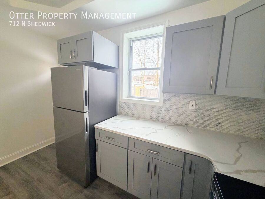 712 N Shedwick St - Photo 7 of 40