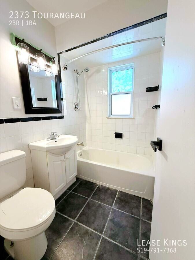 2373 Tourangeau Rd - Photo 4 of 18