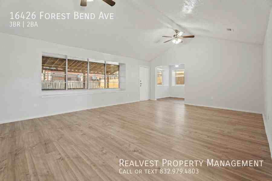 16426 Forest Bend Ave - Photo 3 of 19