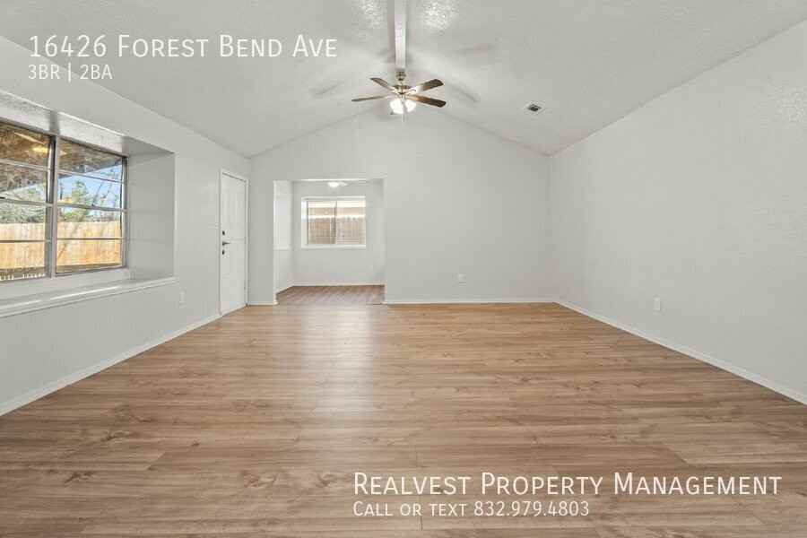 16426 Forest Bend Ave - Photo 4 of 19