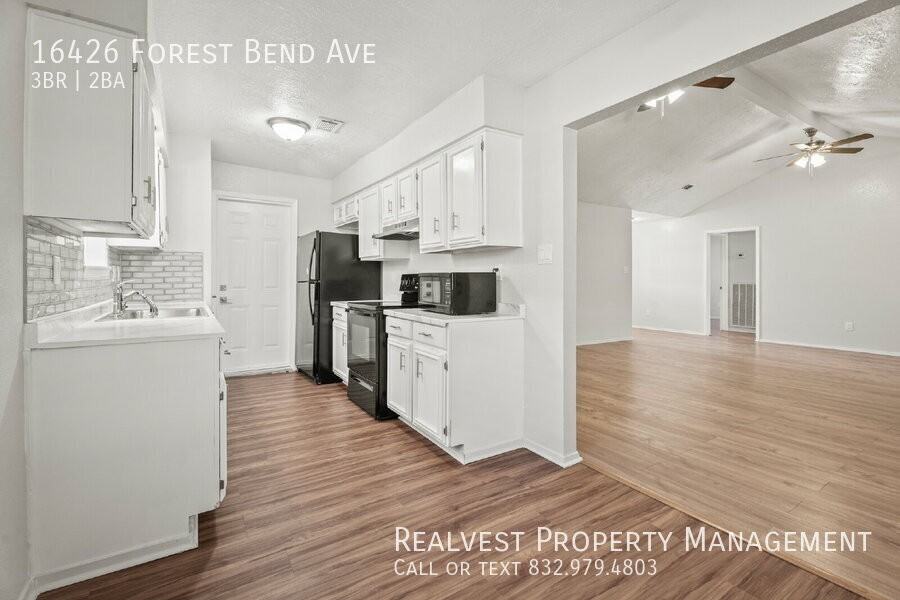 16426 Forest Bend Ave - Photo 7 of 19