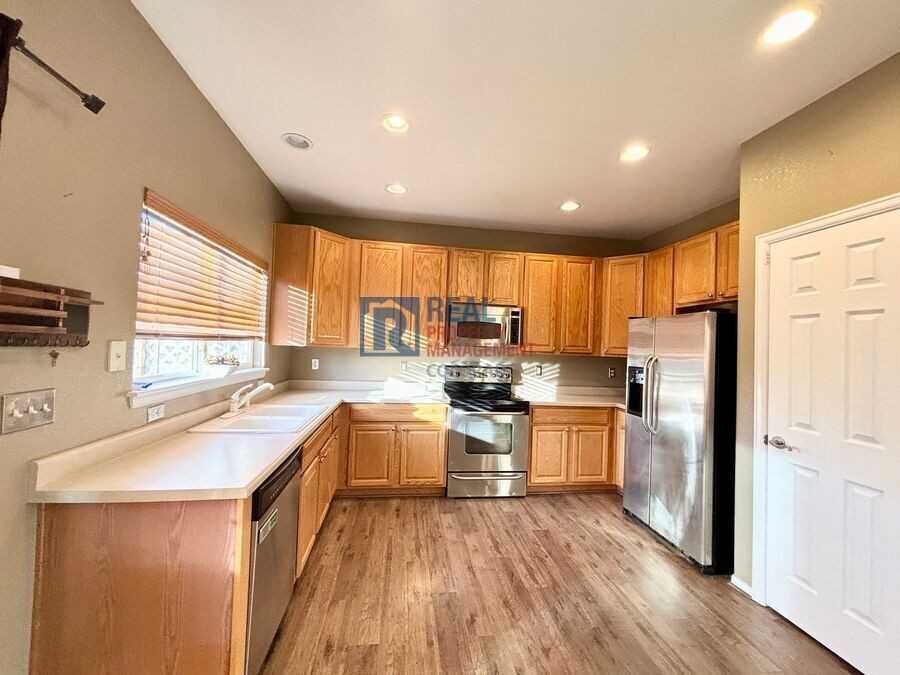 43 Lovington St - Photo 3 of 15