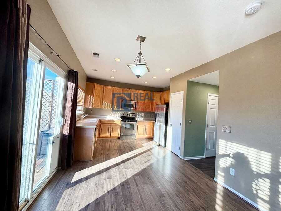 43 Lovington St - Photo 4 of 15