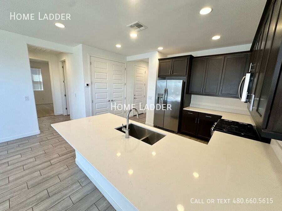 23083 E Pegasus Pkwy - Photo 3 of 19