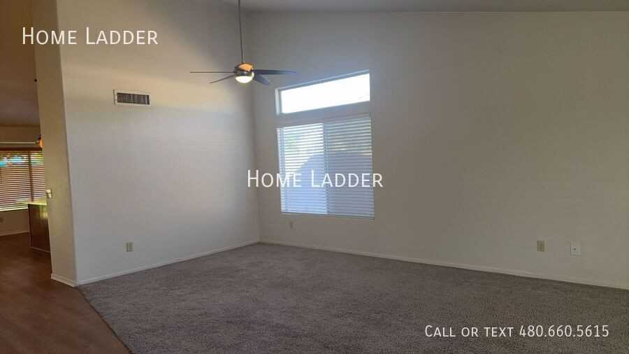 440 N Leoma Ln - Photo 3 of 24