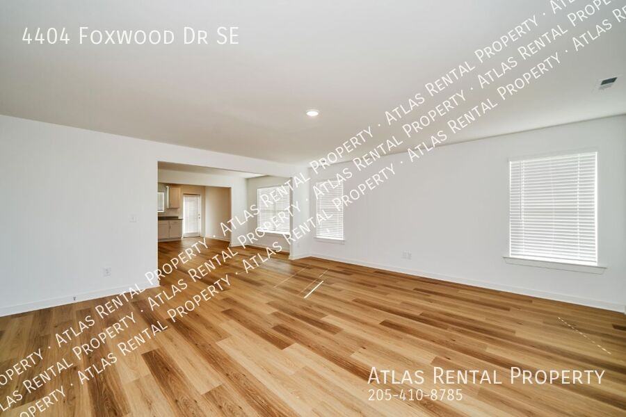 4404 Foxwood Dr Se - Photo 5 of 21