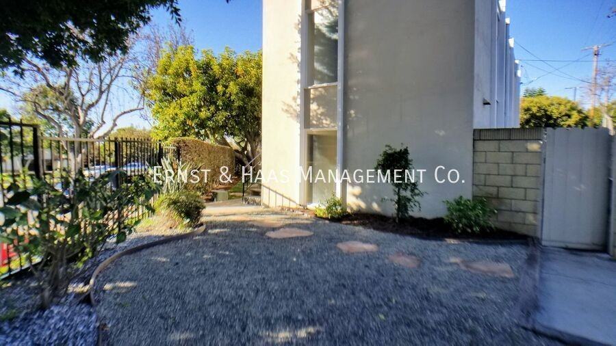 3690 Country Club Dr - Photo 7 of 34