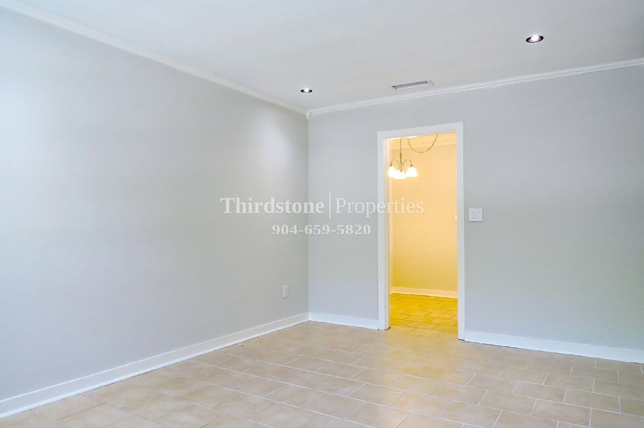 2853 Lydia St - Photo 3 of 17