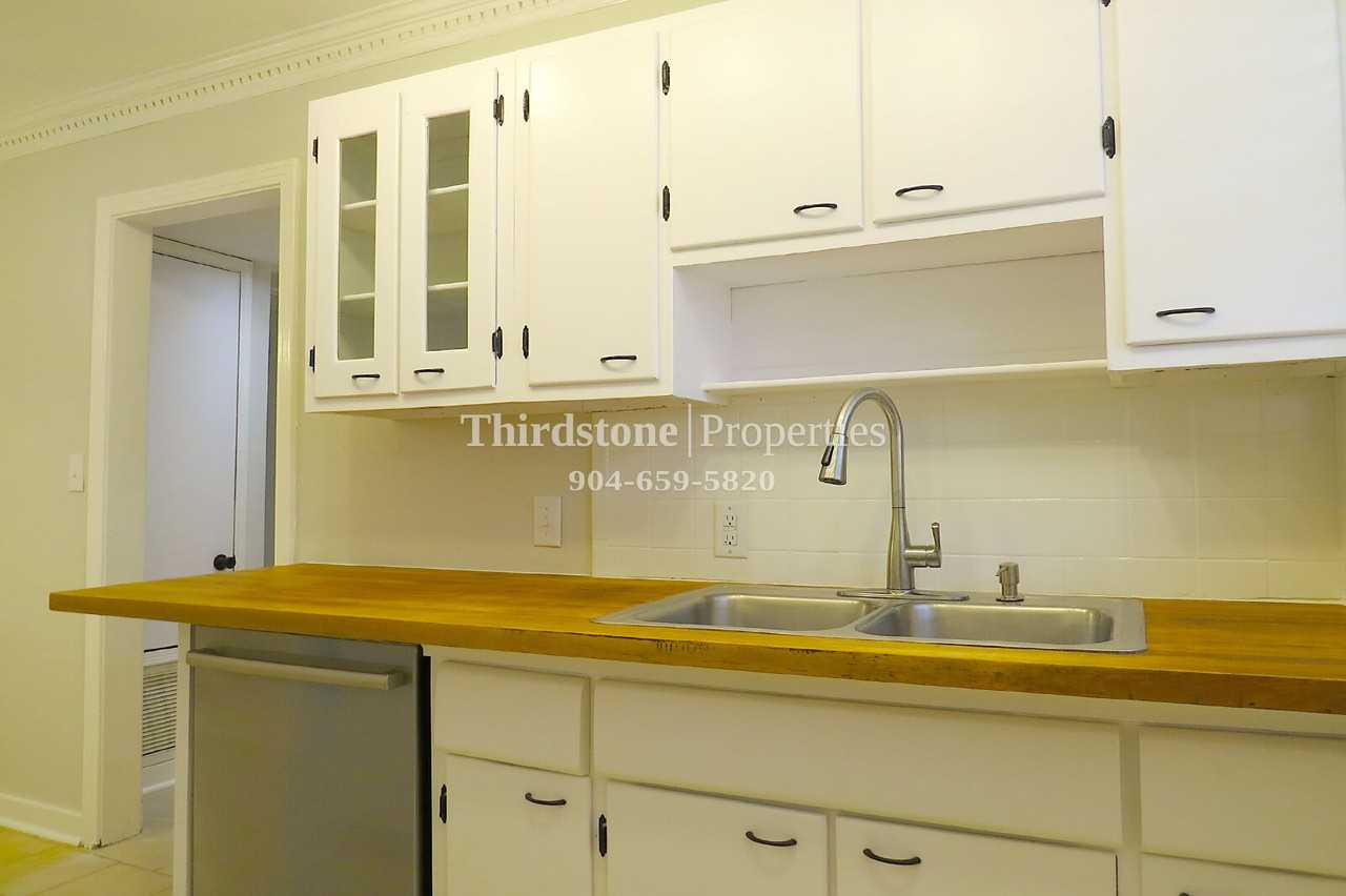 2853 Lydia St - Photo 6 of 17